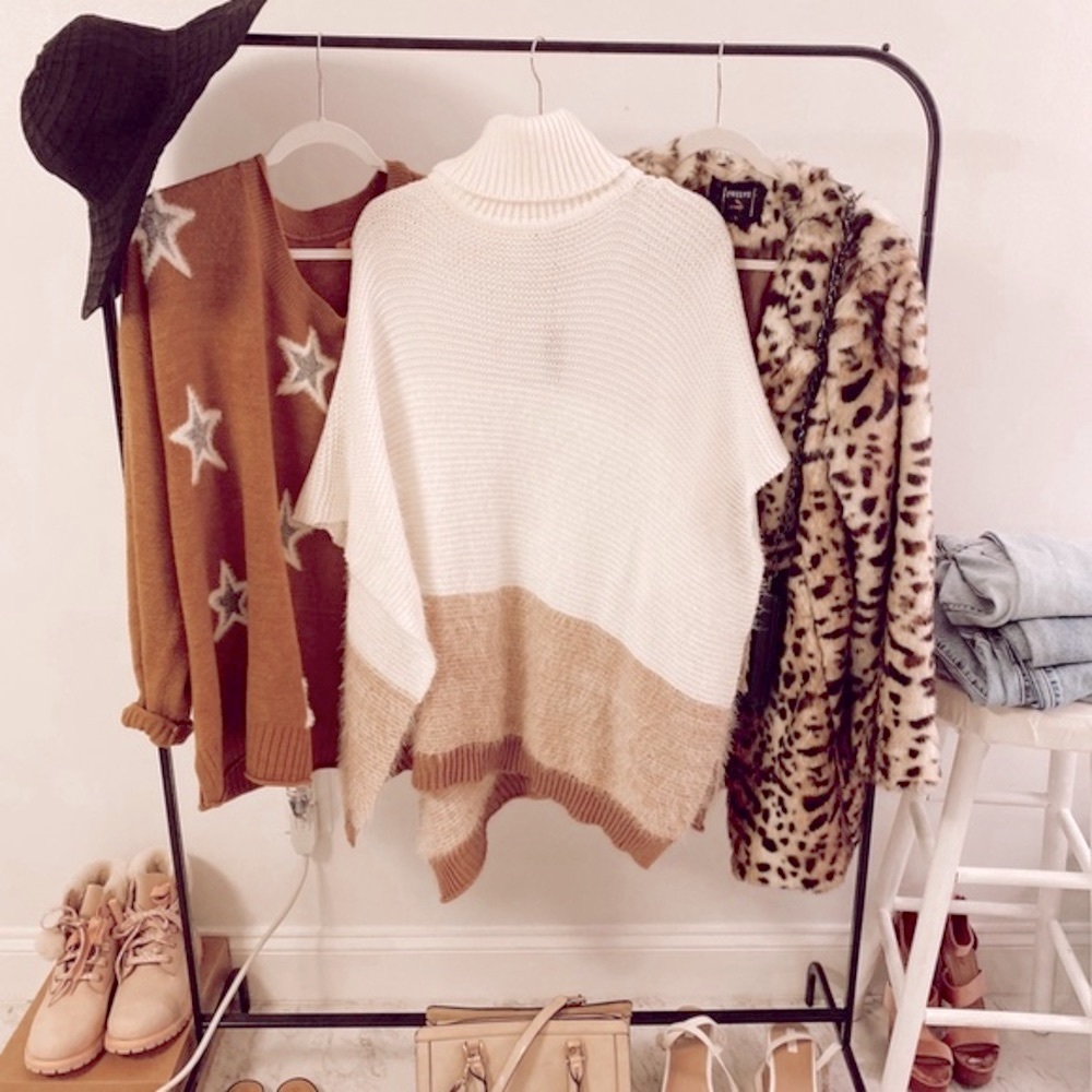Apt. 9 Cream and Tan Colorblock Turtleneck Sweater Poncho